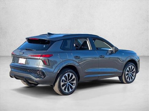 New 2026 Audi Q3 quattro 2.0T AWD/4WD image 2