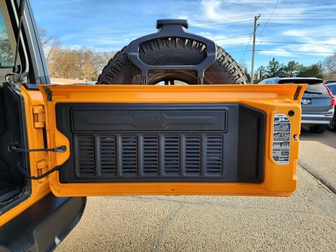 Used 2018 Jeep Wrangler Unlimited Sahara w/ Cold Weather Group image 16