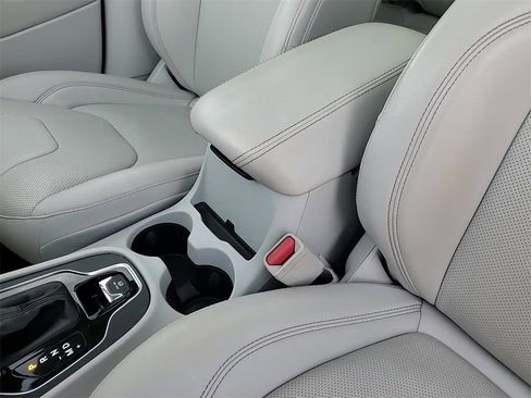 Used 2020 Jeep Cherokee Limited image 20