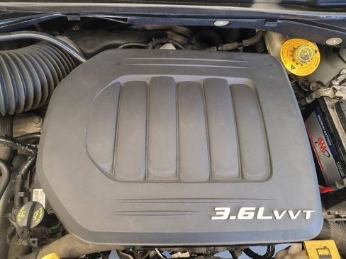 Used 2018 Dodge Grand Caravan GT image 30