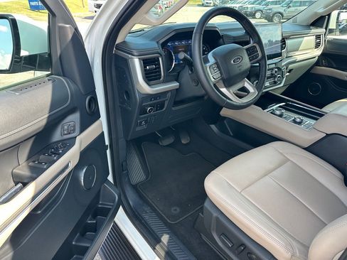 Certified 2024 Ford Expedition XLT image 10