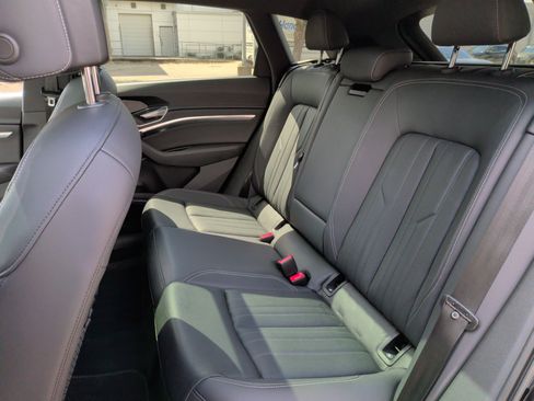 Used 2023 Audi e-tron Premium Plus w/ Premium Plus Package image 30