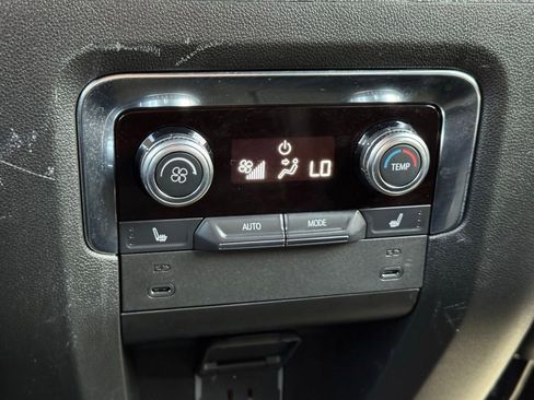 Used 2025 GMC Yukon XL Denali AWD/4WD image 20