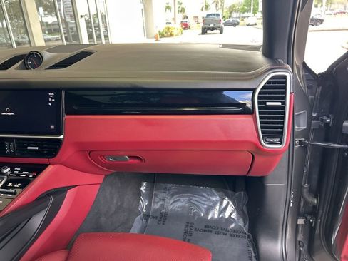 Used 2022 Porsche Cayenne w/ Premium Package Plus image 21