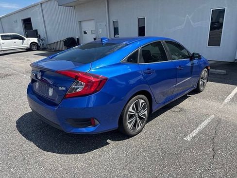 Used 2018 Honda Civic EX-T image 4