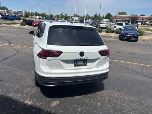 Used 2024 Volkswagen Tiguan SE w/ Panoramic Sunroof Package AWD/4WD image 6