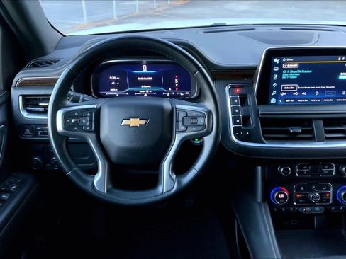 Used 2023 Chevrolet Suburban Premier image 6