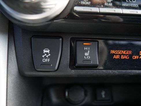 Certified 2020 Toyota RAV4 XLE w/ Convenience Package image 21