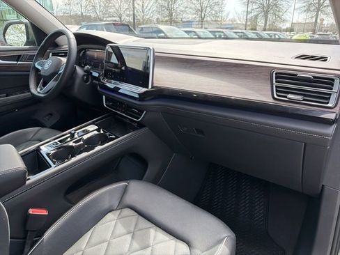 Used 2025 Volkswagen Atlas SEL Premium R-Line image 33