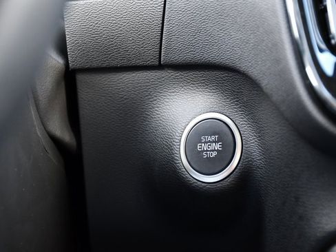 Certified 2025 Volvo XC40 B5 Core image 14