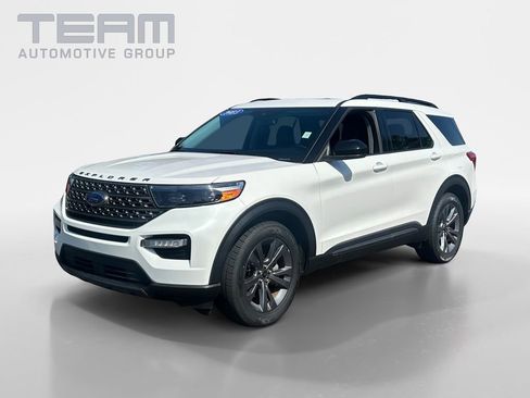 Used 2023 Ford Explorer XLT w/ Equipment Group 202A image 3