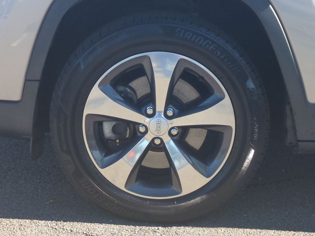Used 2019 Jeep Cherokee Limited AWD/4WD image 22