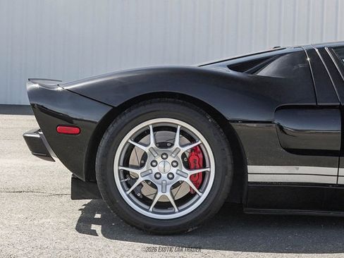 Used 2005 Ford GT RWD image 10