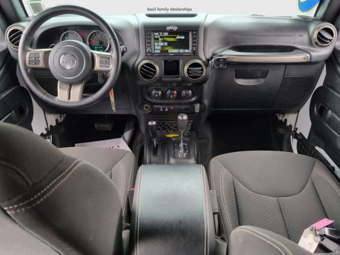 Used 2018 Jeep Wrangler Unlimited Sport image 19