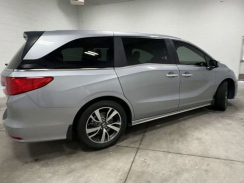 Used 2023 Honda Odyssey Touring image 3