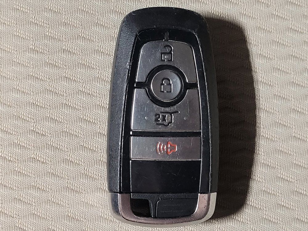 Used 2024 Ford Explorer XLT RWD image 32