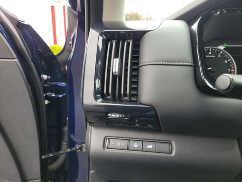 Used 2025 Nissan Pathfinder SV AWD/4WD image 20