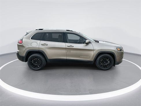 Used 2019 Jeep Cherokee Latitude w/ Popular Appearance Group image 9