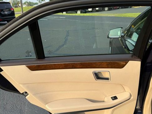 Used 2016 Mercedes-Benz E 350 4MATIC Sedan image 26