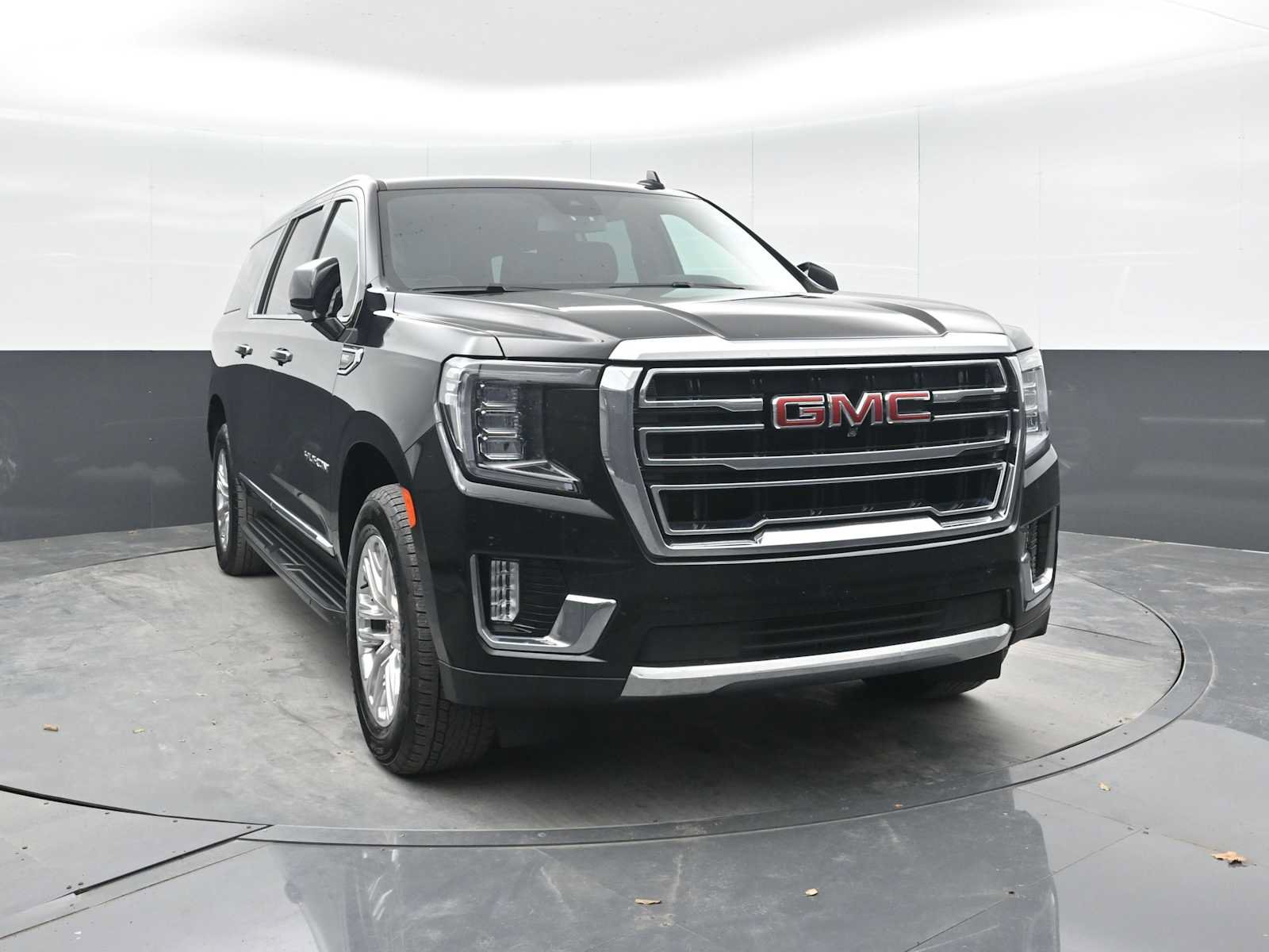 Used 2024 GMC Yukon XL SLT w/ SLT Luxury Package AWD/4WD image 6