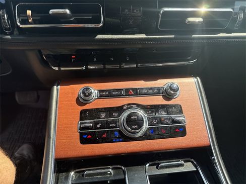 Certified 2020 Lincoln Aviator Reserve w/ Equipment Group 201A image 17