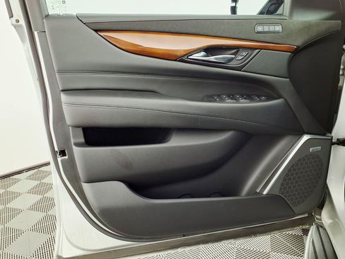 Used 2020 Cadillac Escalade Luxury RWD image 17