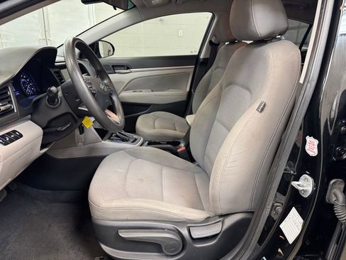 Used 2019 Hyundai Elantra SEL image 11