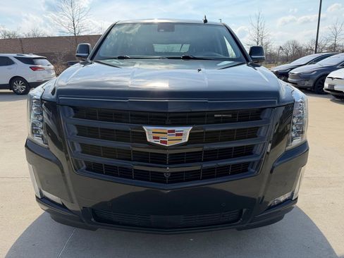 Used 2020 Cadillac Escalade Premium Luxury w/ Escalade Sport Edition image 2