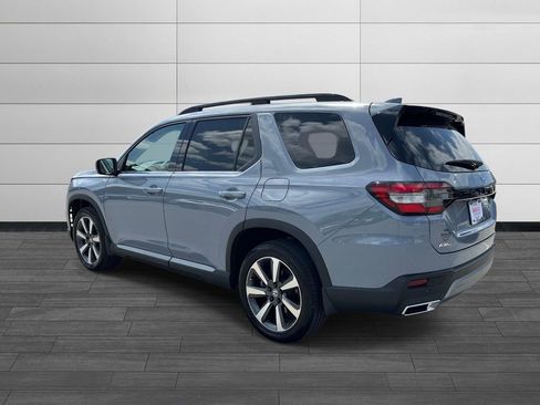 Used 2025 Honda Pilot Touring image 5