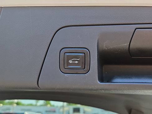 Used 2022 Buick Envision Avenir w/ Technology Package II AWD/4WD image 30