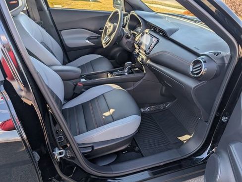 Used 2024 Nissan Kicks SR w/ SR Premium Package image 4