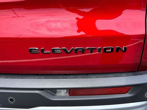 Used 2024 GMC Acadia Elevation w/ Luxury Package FWD image 9
