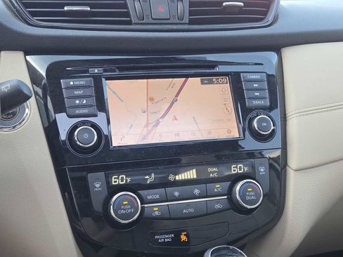 Used 2019 Nissan Rogue SL w/ Premium Package FWD image 27
