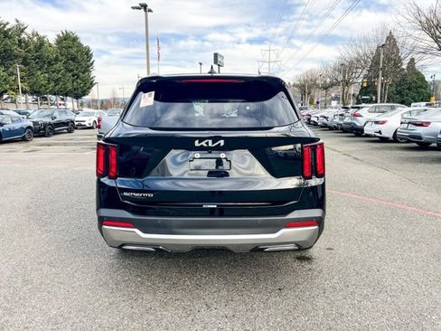 Certified 2024 Kia Sorento S image 8