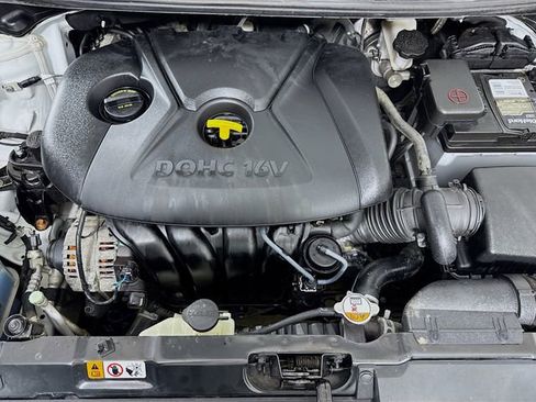 Used 2015 Hyundai Elantra SE image 26