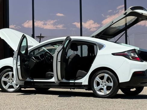 Used 2017 Chevrolet Volt LT w/ Comfort Package FWD image 30