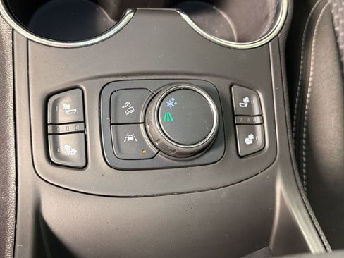 Used 2023 GMC Terrain SLE w/ Driver Convenience Package FWD image 24