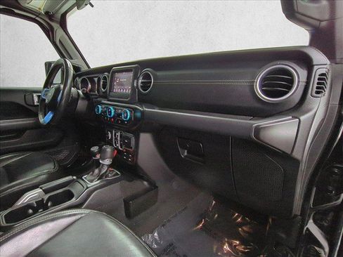 Used 2018 Jeep Wrangler Unlimited Sahara AWD/4WD image 23