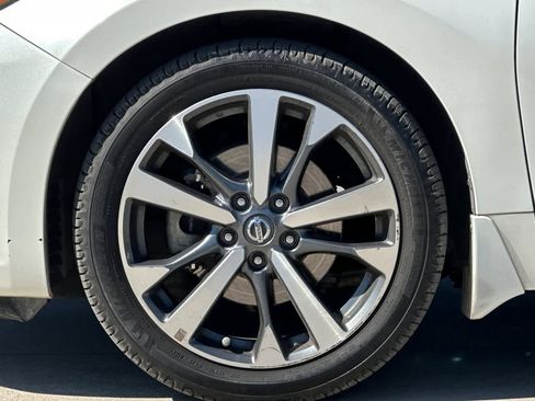 Used 2016 Nissan Altima 2.5 SR w/ LED Appearance Package image 27