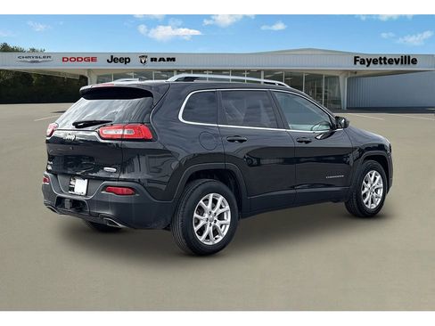 Used 2015 Jeep Cherokee Latitude image 3