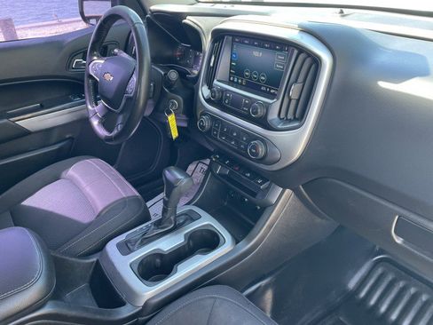 Used 2021 Chevrolet Colorado LT w/ Fleet Safety Package image 10