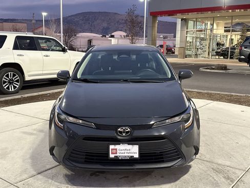 Used 2023 Toyota Corolla LE image 3
