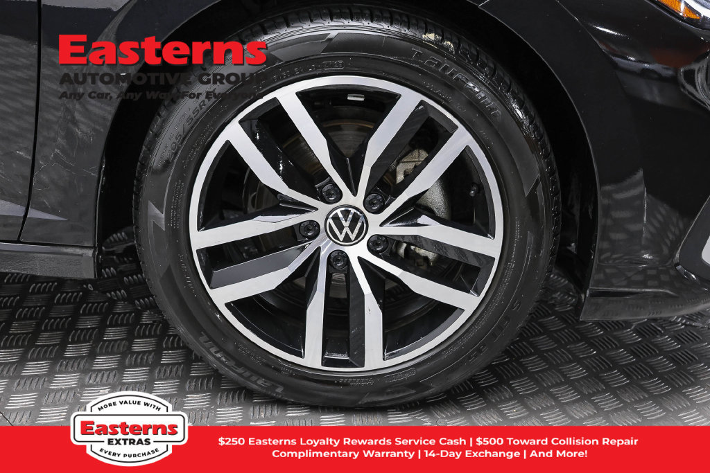 Used 2025 Volkswagen Jetta SE FWD image 31