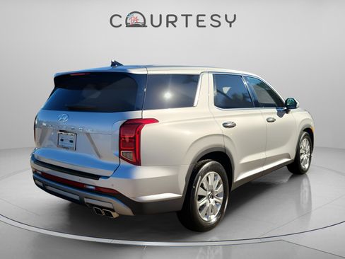 Certified 2023 Hyundai Palisade SE image 3