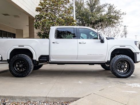 Used 2025 GMC Sierra 2500 Denali Ultimate image 11