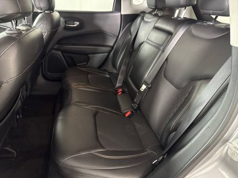 Used 2018 Jeep Compass Latitude FWD image 13