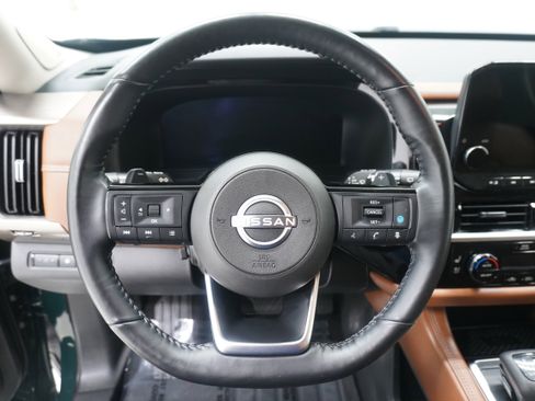 Used 2024 Nissan Pathfinder Platinum w/ Lighting Package (N93) FWD image 20
