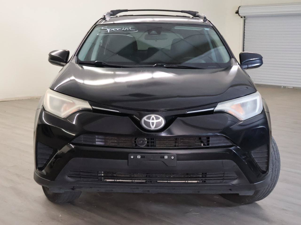 Used 2017 Toyota RAV4 LE FWD image 3
