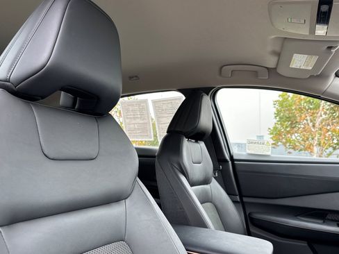 Used 2024 Nissan Ariya FWD image 19