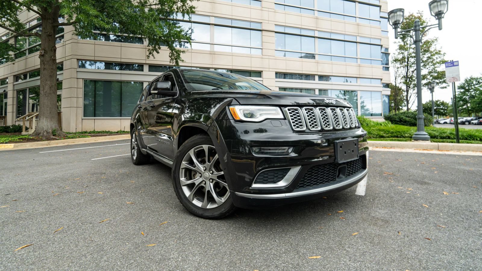 Used 2019 Jeep Grand Cherokee Summit w/ Platinum Series Group AWD/4WD image 1